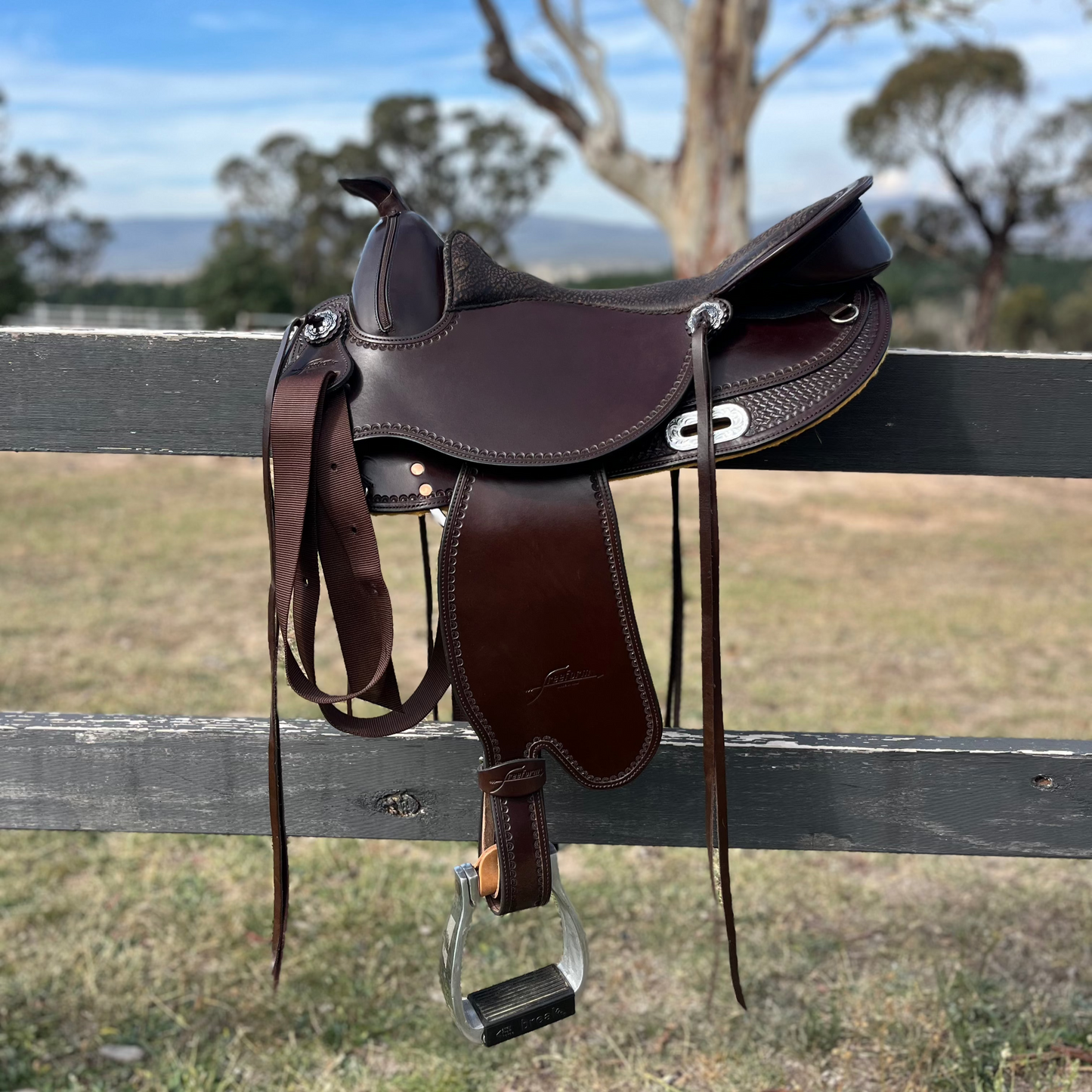 Treeless All Round Western Saddle