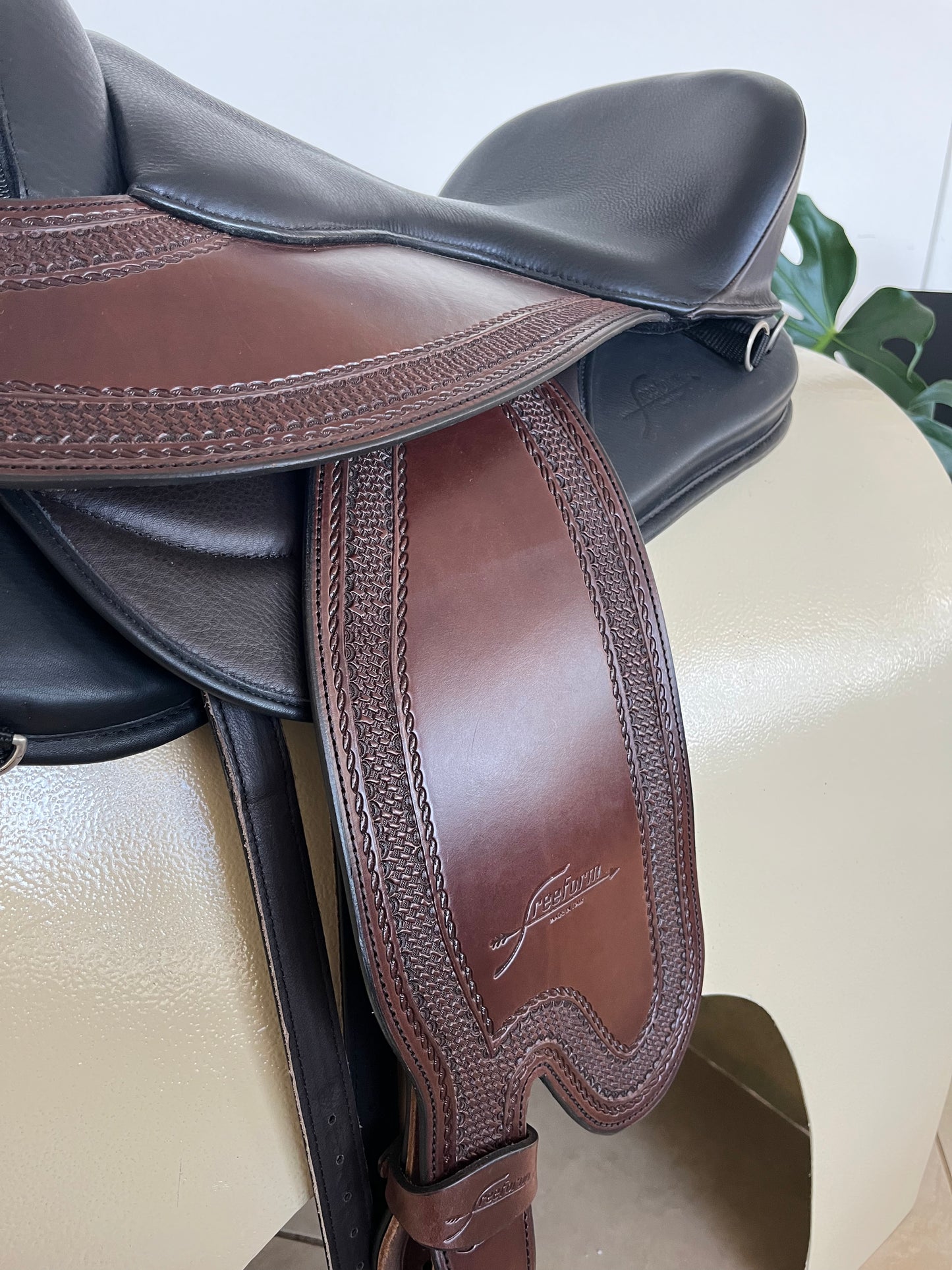 Freeform Pathfinder Treeless Saddle