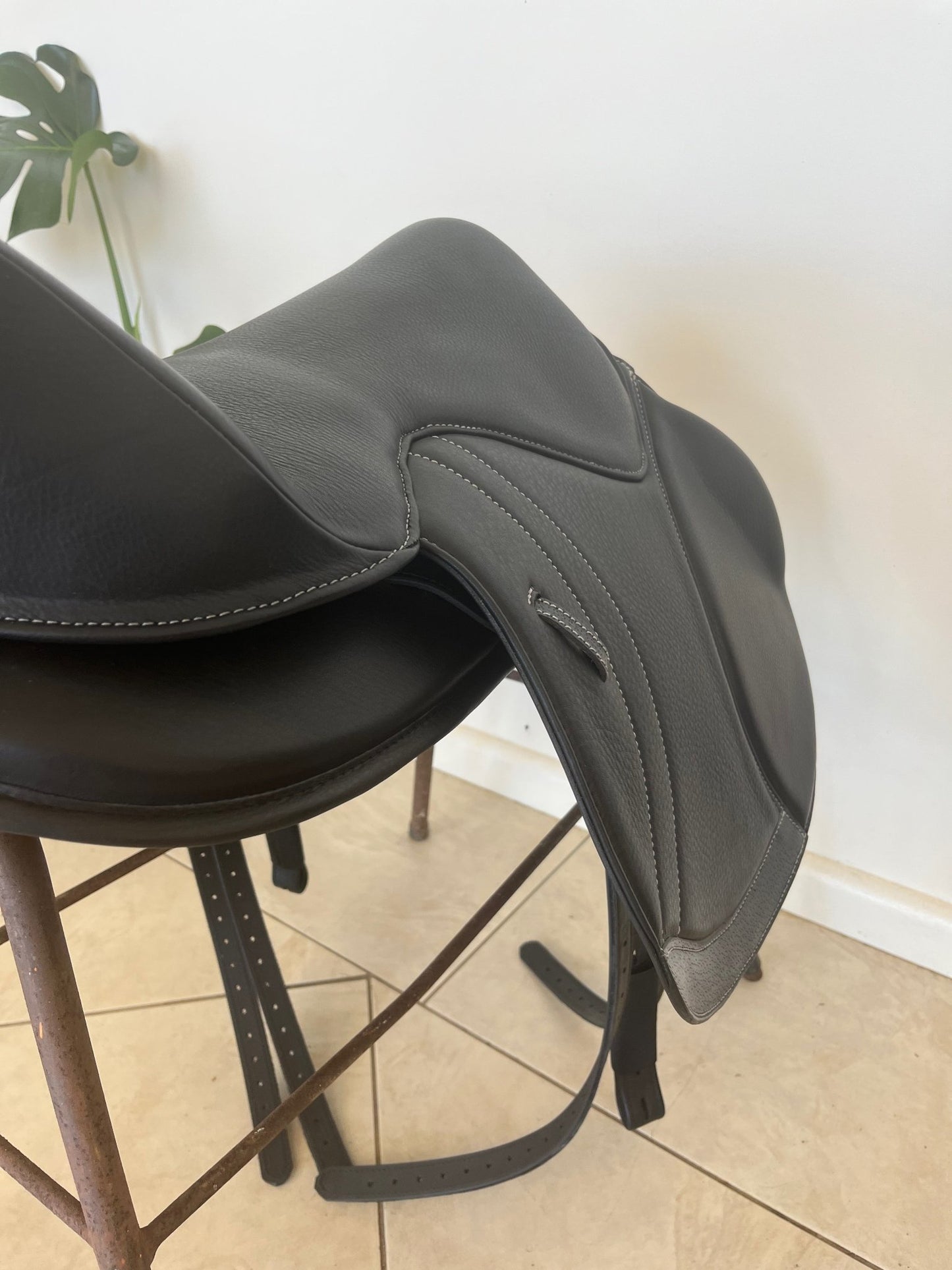 Freeform Treeless Jumping Saddle - Freeform Saddles