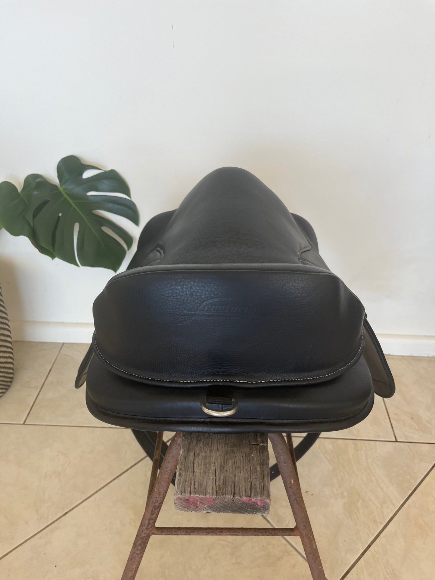 Freeform Treeless Jumping Saddle - Freeform Saddles