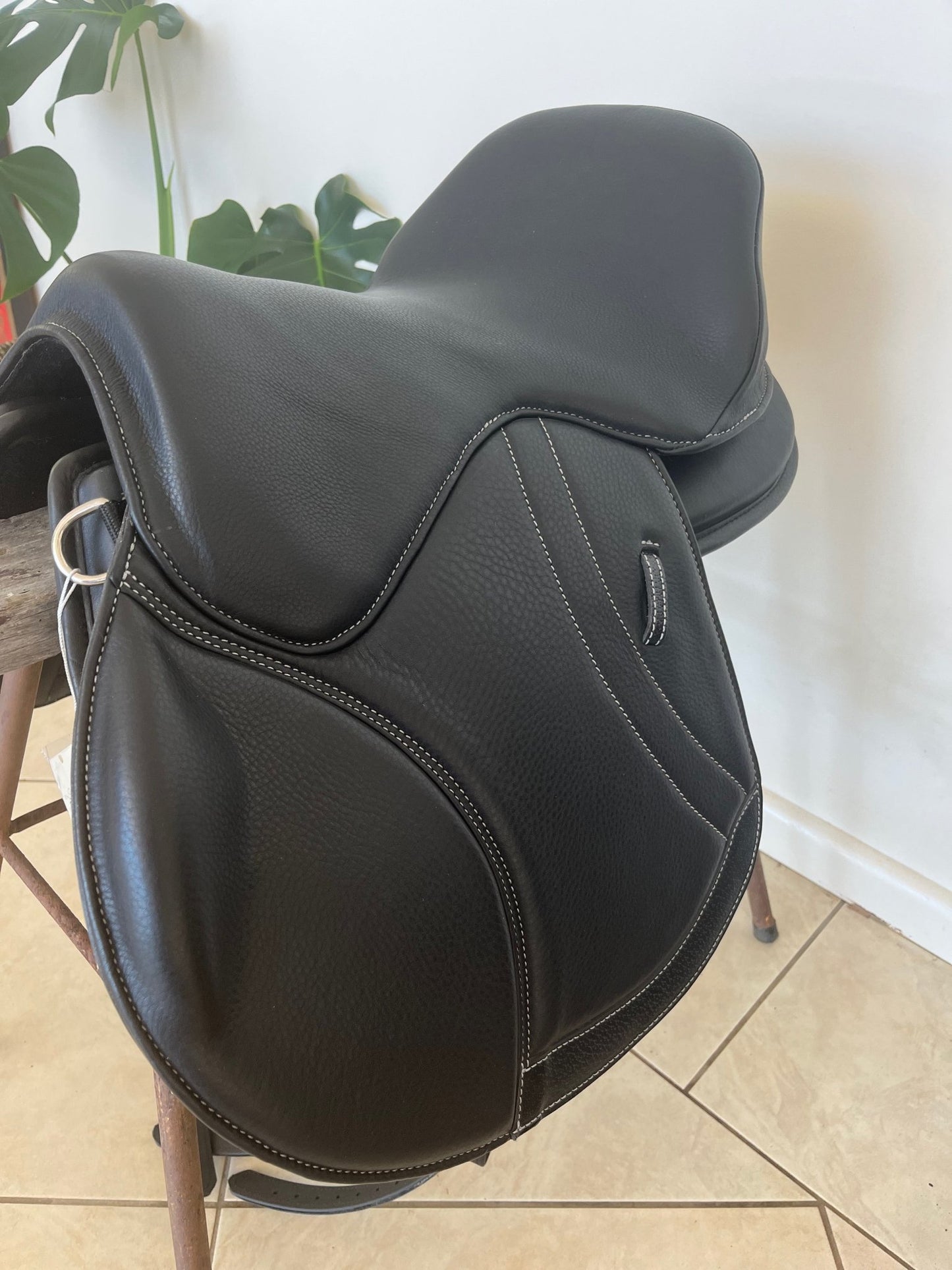 Freeform Treeless Jumping Saddle - Freeform Saddles