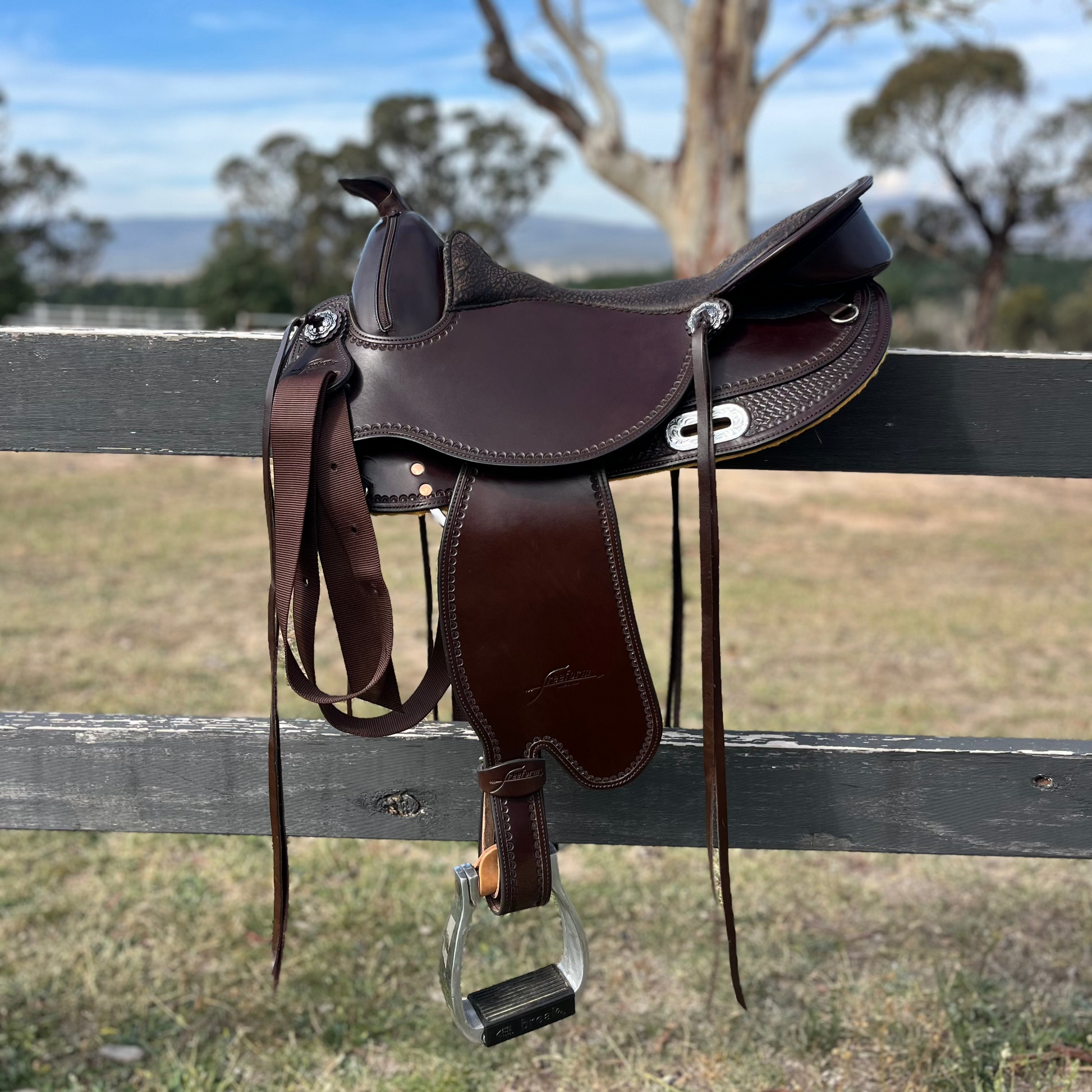 Treeless All Round Western Saddle