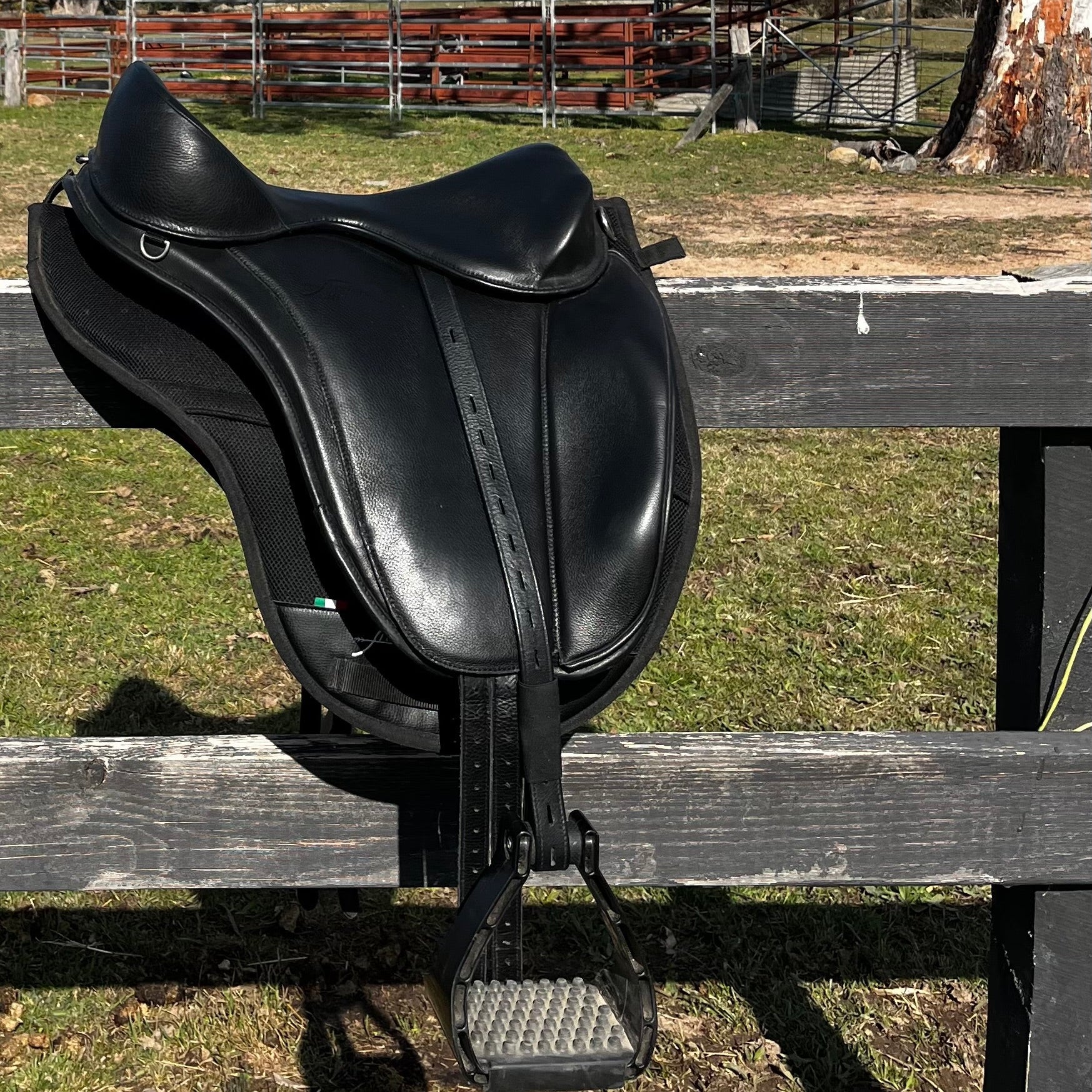 Treeless Freeform DKR Saddle