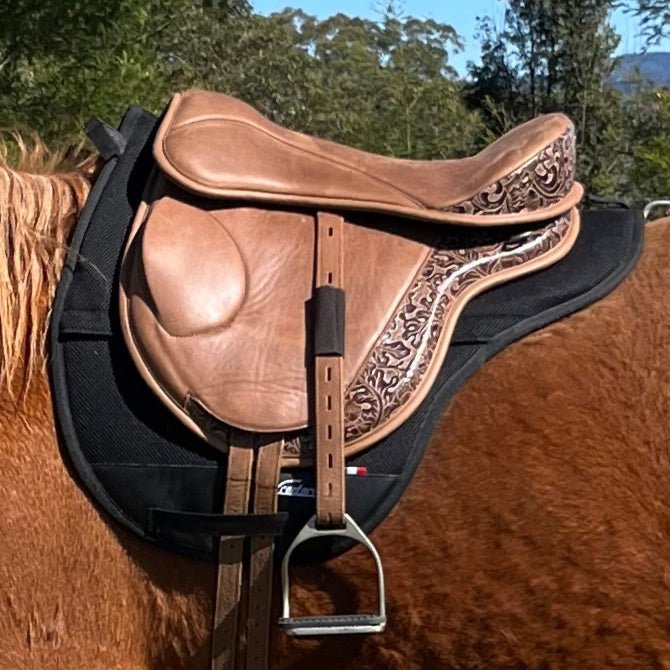 Freeform Junior Treeless Saddle Ex - Demo - Freeform Saddles